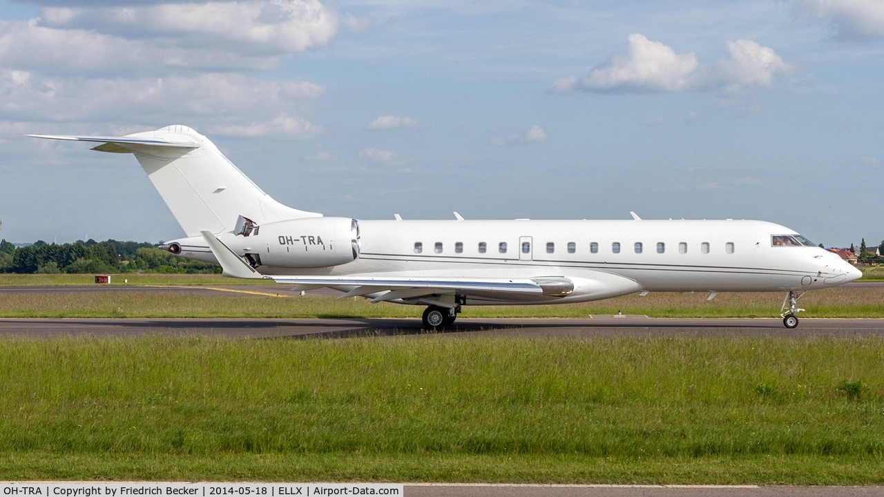OH-TRA, 2012 Bombardier BD-700-1A10 Global 6000 C/N 9515, taxying to the active