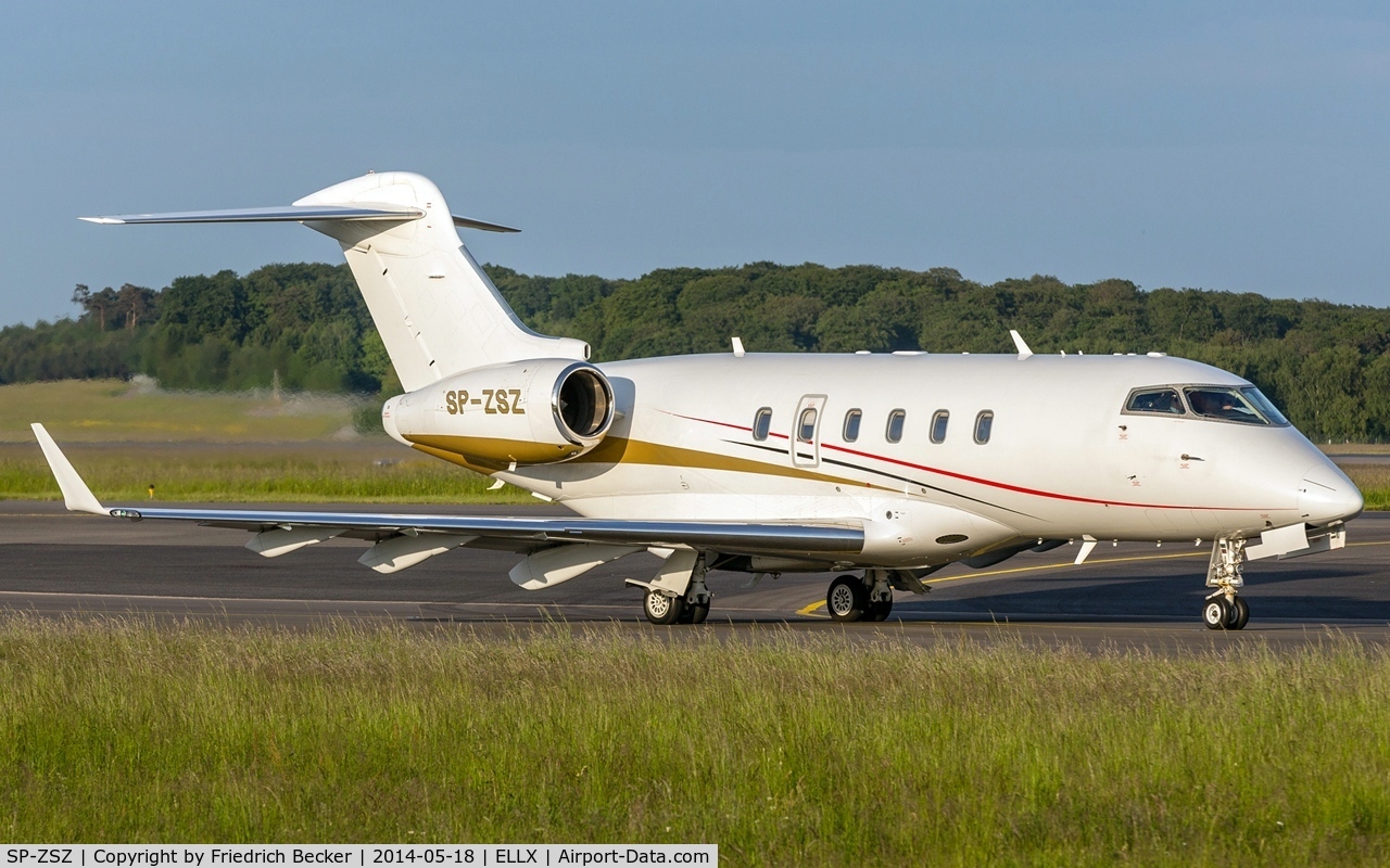 SP-ZSZ, 2005 Bombardier Challenger 300 (BD-100-1A10) C/N 20044, taxying to the active