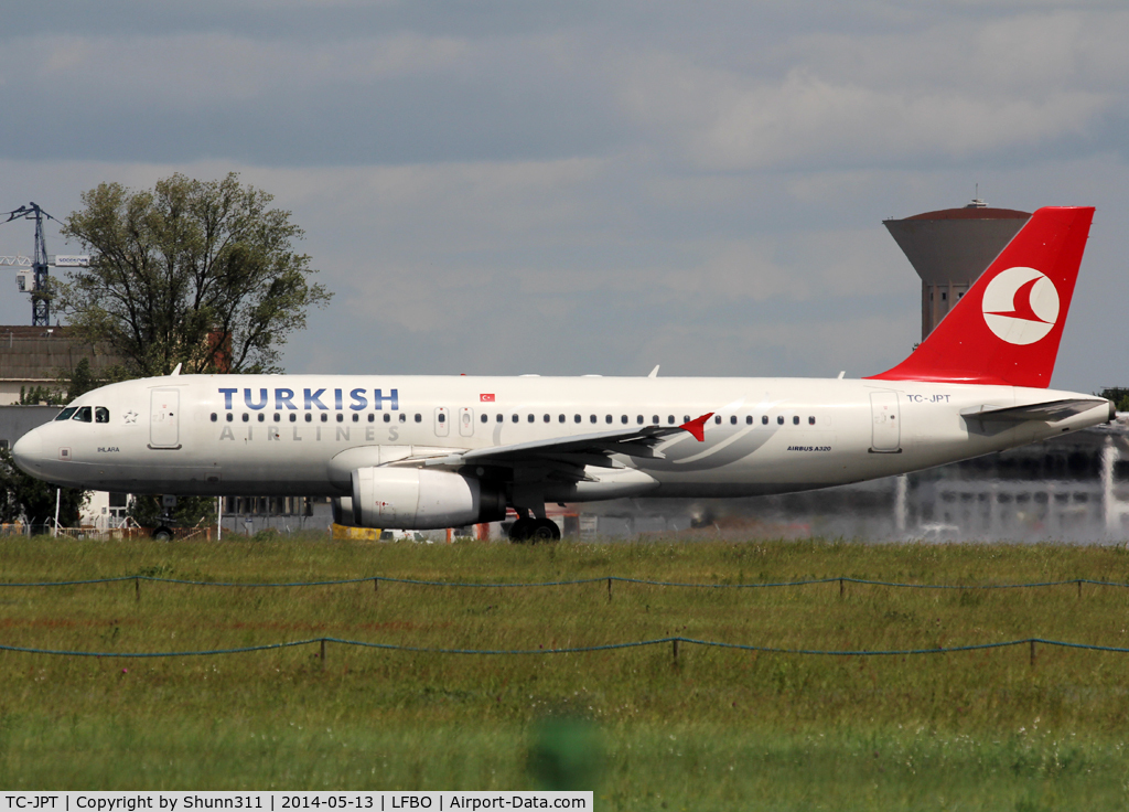 TC-JPT, 2008 Airbus A320-232 C/N 3719, Taking off rwy 32R