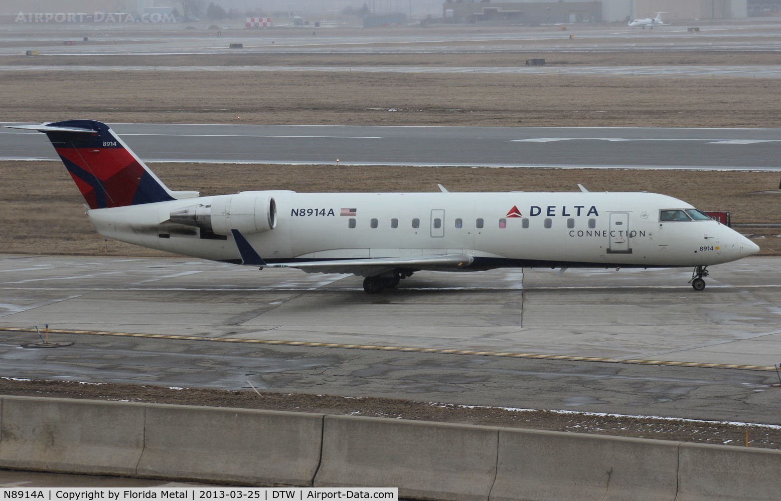 N8914A, 2004 Bombardier CRJ-200 (CL-600-2B19) C/N 7914, Delta Connection CRJ-200