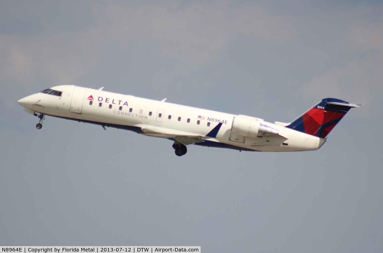 N8964E, 2004 Bombardier CRJ-200 (CL-600-2B19) C/N 7964, Delta Connection CRJ-200