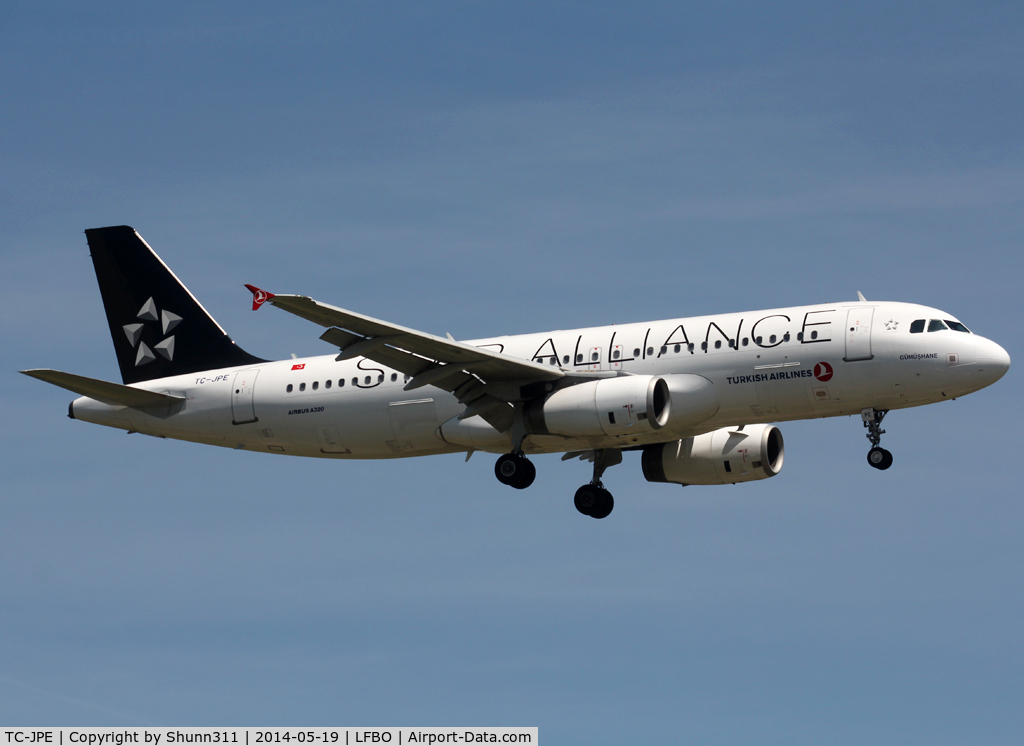 TC-JPE, 2006 Airbus A320-232 C/N 2941, Landing rwy 14R in Star Alliance c/s