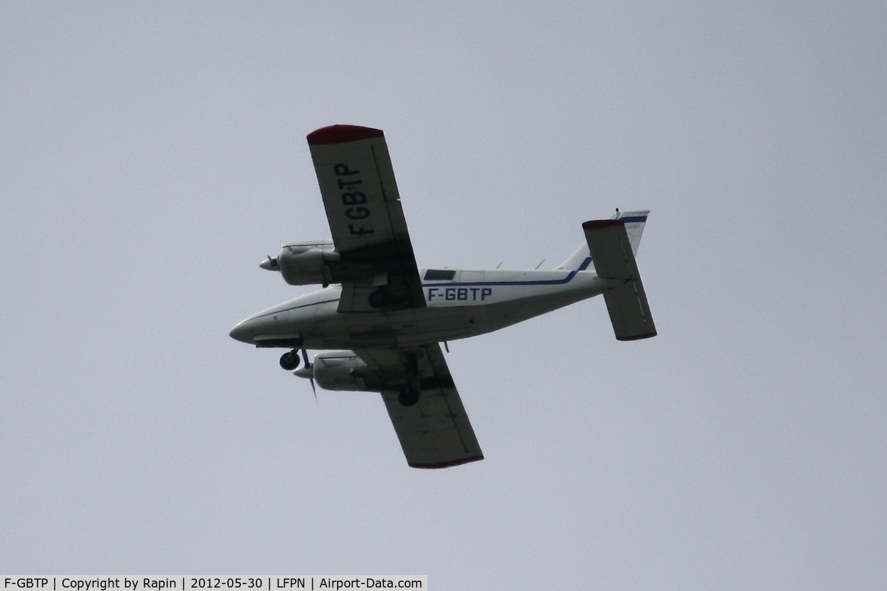 F-GBTP, Piper PA-34-200 C/N 347250286, Short approach Toussus-le-Noble airport