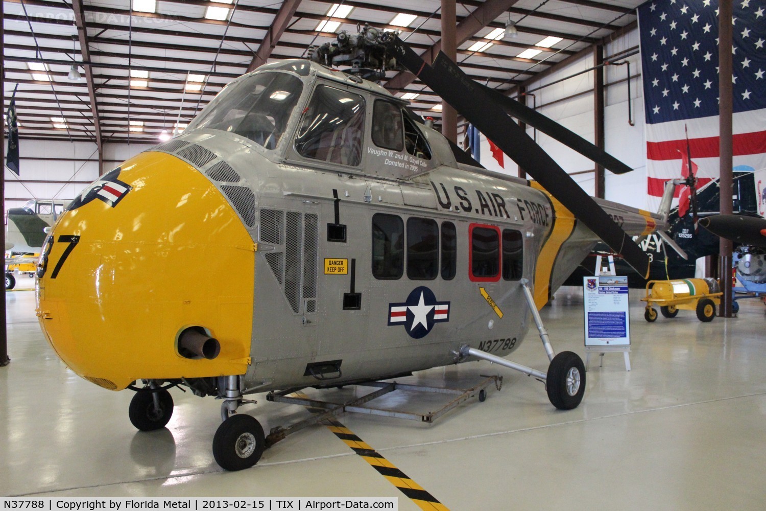 N37788, 1957 Sikorsky UH-19D Chickasaw C/N 57-5937, UH-19D at Valiant Air Command