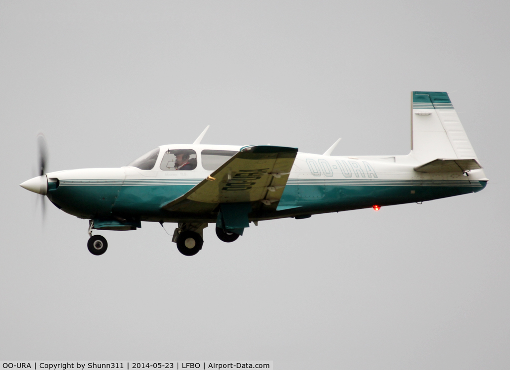 OO-URA, 1989 Mooney M20M Bravo C/N 27-0003, Landing rwy 32L