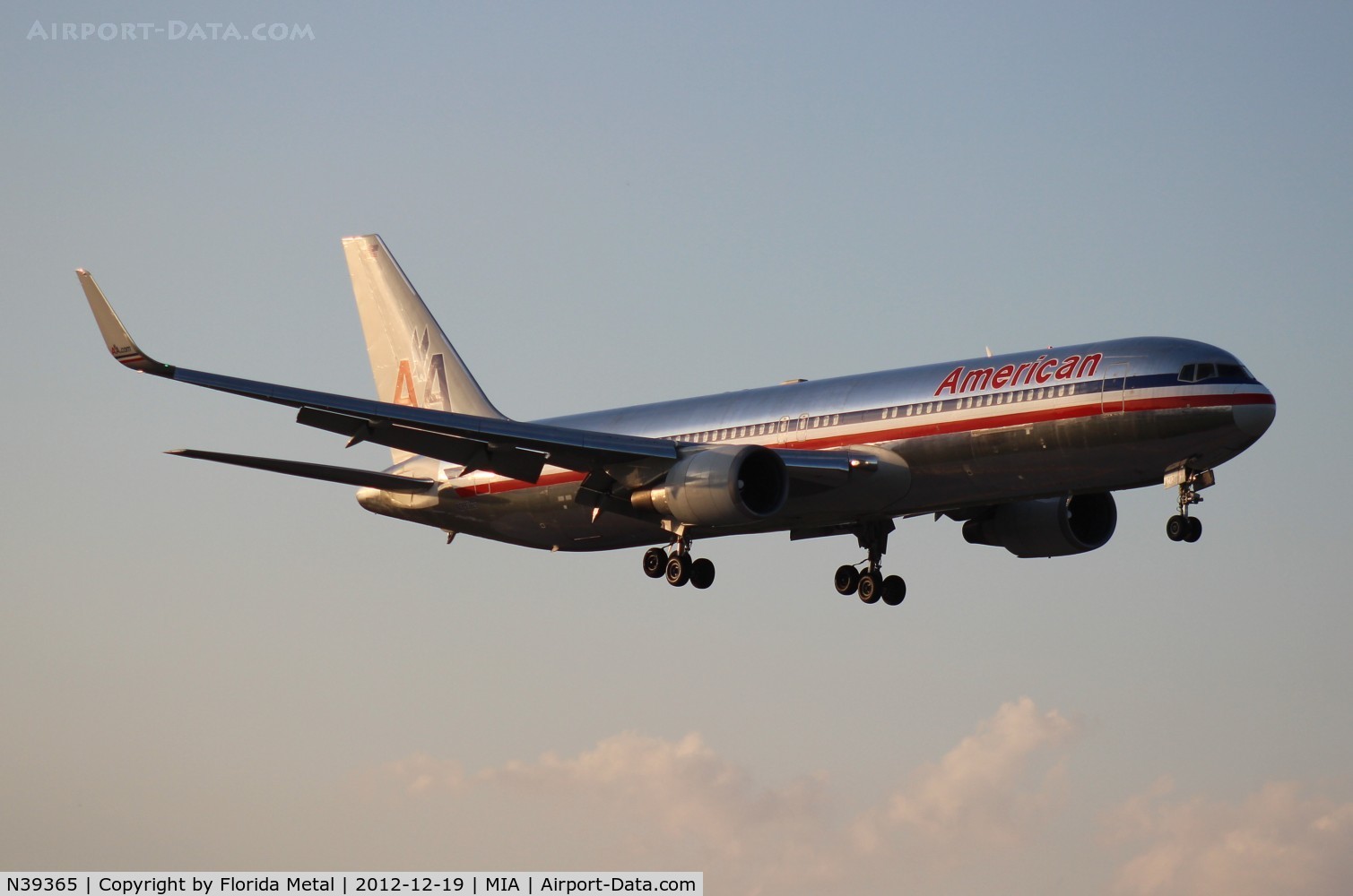N39365, 1988 Boeing 767-323 C/N 24046, American 767-300