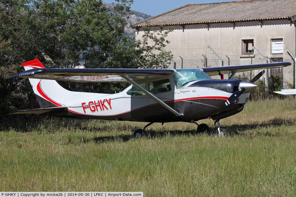 F-GHKY, Cessna R182 Skylane RG C/N R182-00728, Parked