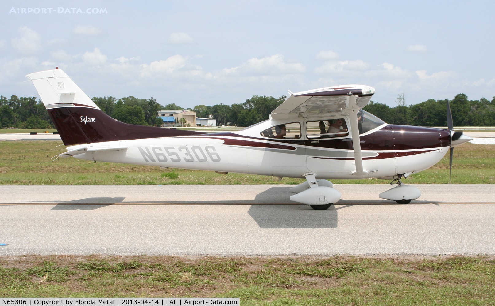 N65306, 2004 Cessna 182T Skylane C/N 18281420, Cessna 182T at Sun N Fun