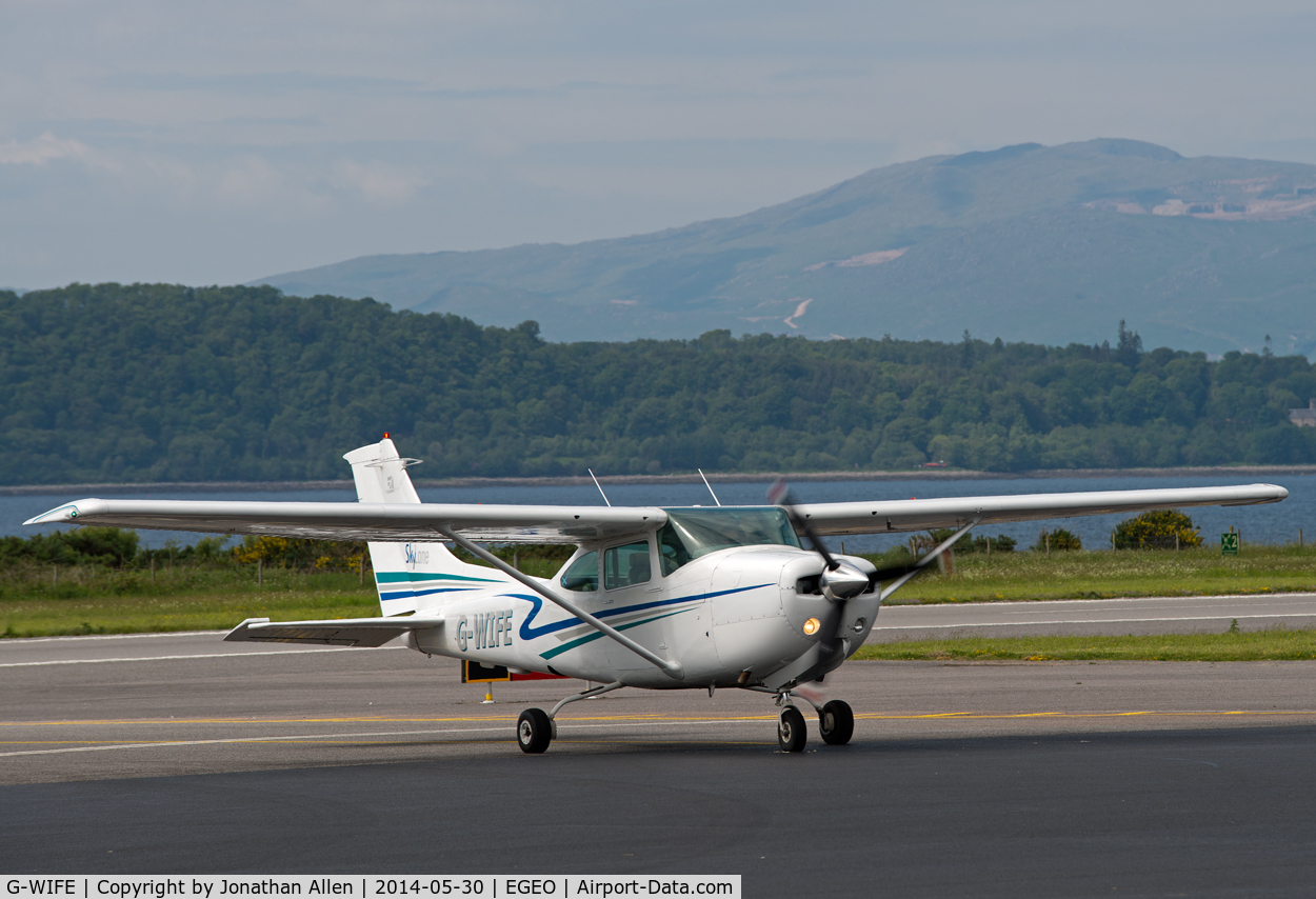 G-WIFE, 1978 Cessna R182 Skylane RG C/N R182-00244, Arriving at Oban Airport (North Connel).