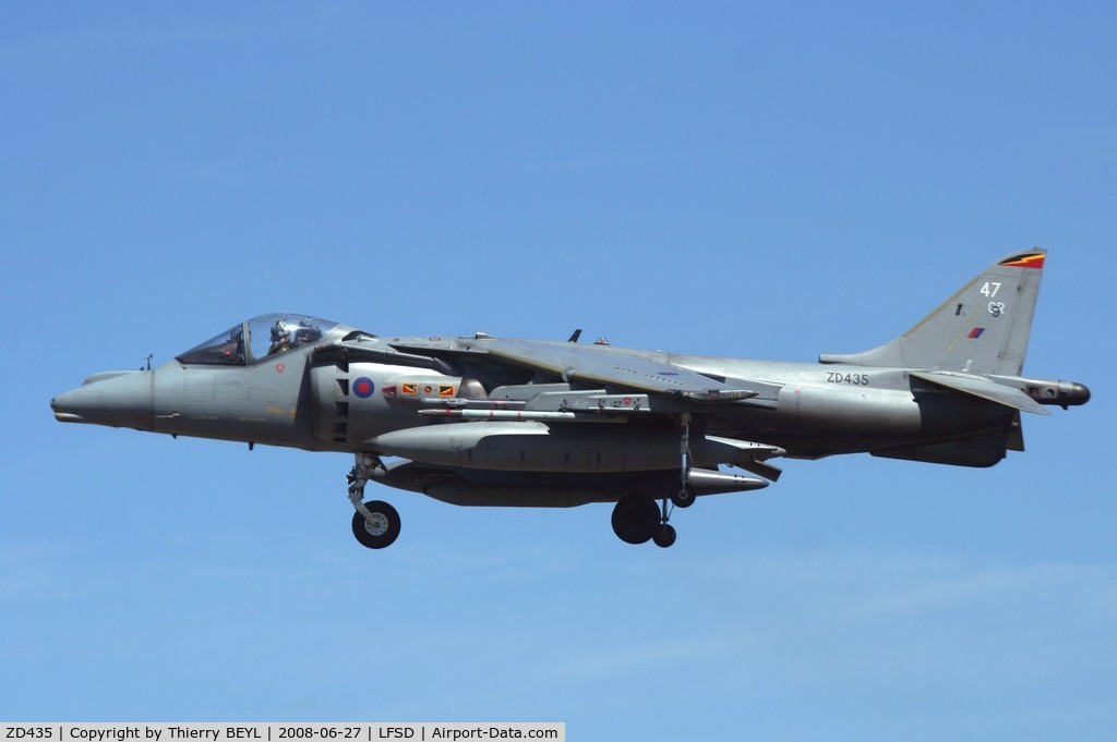 ZD435, 1989 British Aerospace Harrier GR.9 C/N P47, Landing before the BA102 airshow