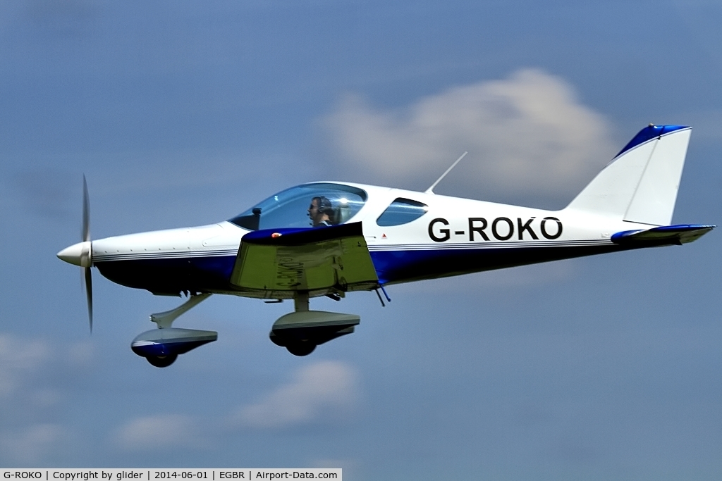 G-ROKO, 2009 Roko Aero NG4 HD C/N 020/2009, High speed pass
