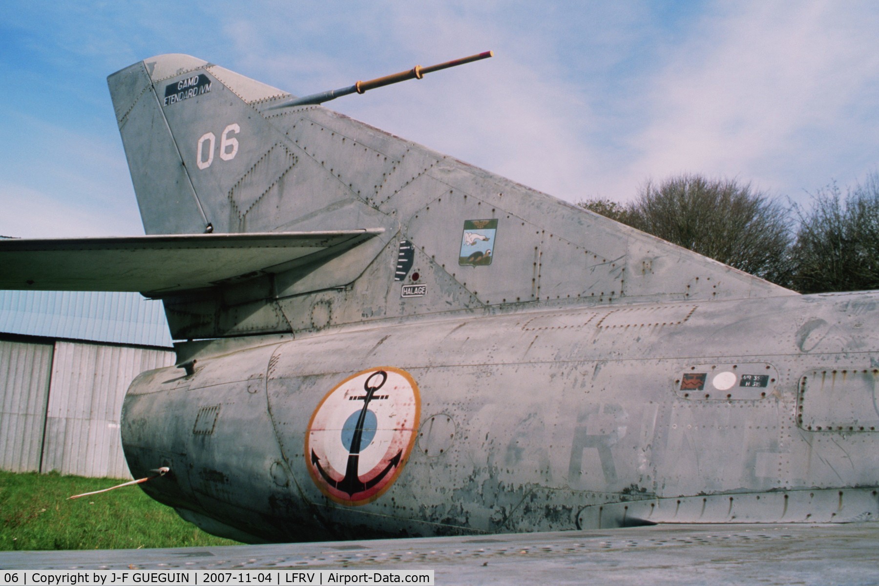 06, Dassault Etendard IV.M C/N 06, Tail of Etendard IV.M n° 06 with badge of escadrille 59S, French Navy.