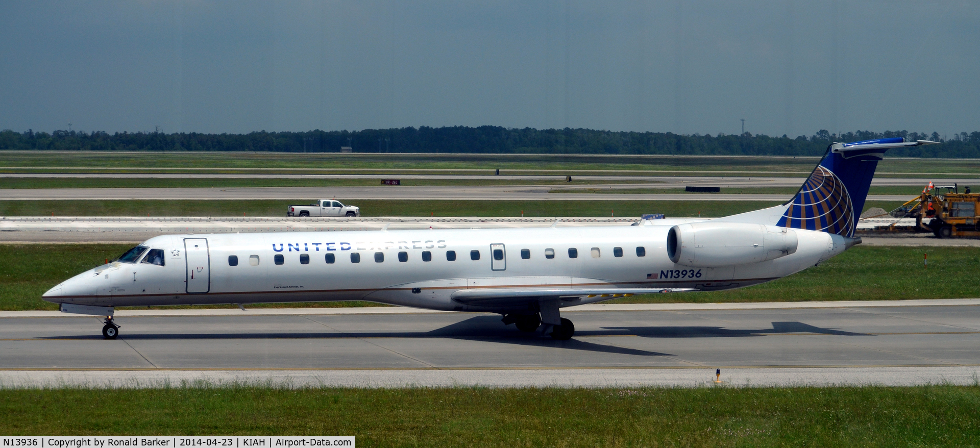 N13936, 1997 Embraer EMB-145EP (ERJ-145EP) C/N 145025, Taxi Houston