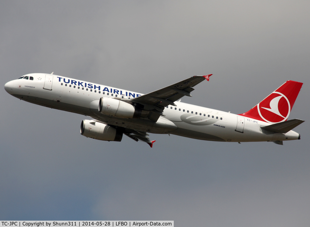 TC-JPC, 2006 Airbus A320-232 C/N 2928, Taking off from rwy 32R in new c/s