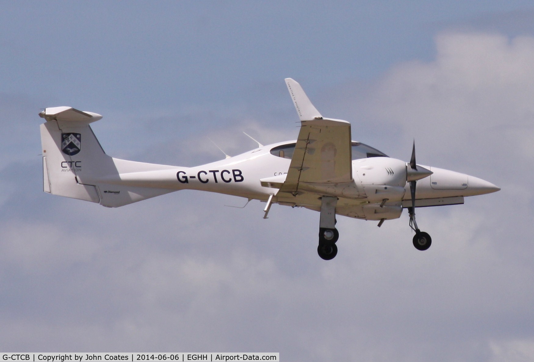 G-CTCB, 2005 Diamond DA-42 Twin Star C/N 42.083, Arriving 08