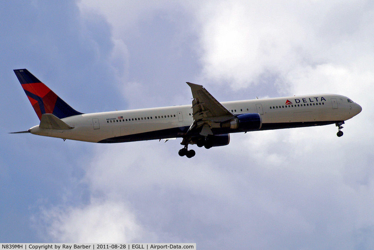 N839MH, 2001 Boeing 767-432/ER C/N 29712, Boeing 767-432ER [29712] (Delta Air Lines) Home~G 28/08/2011. On approach 27L.