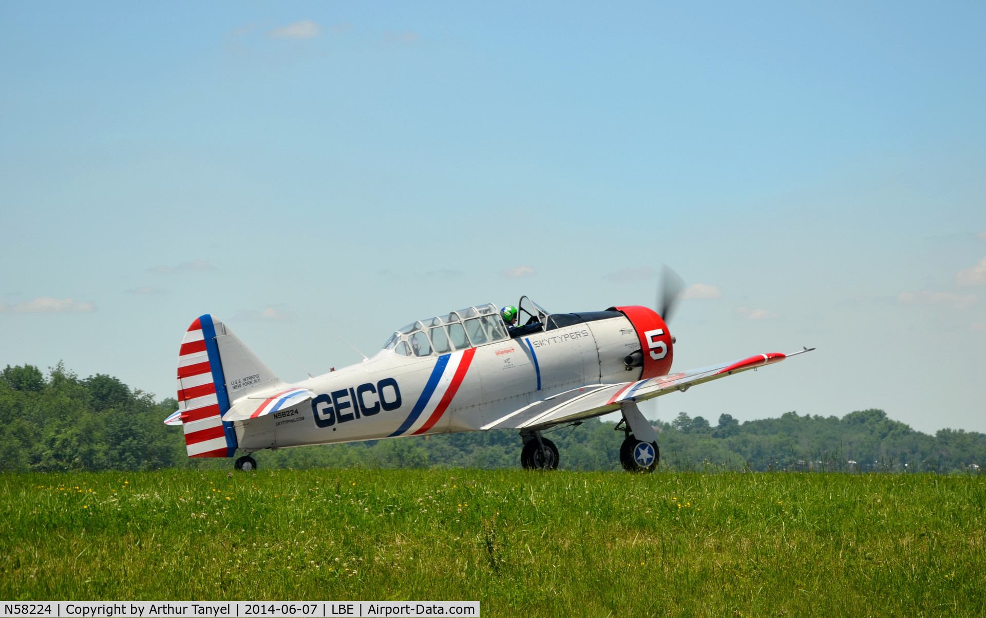 N58224, 1941 North American AT-6B Texan C/N 2553, Taxiing after landing @ the Westmoreland County Airshow