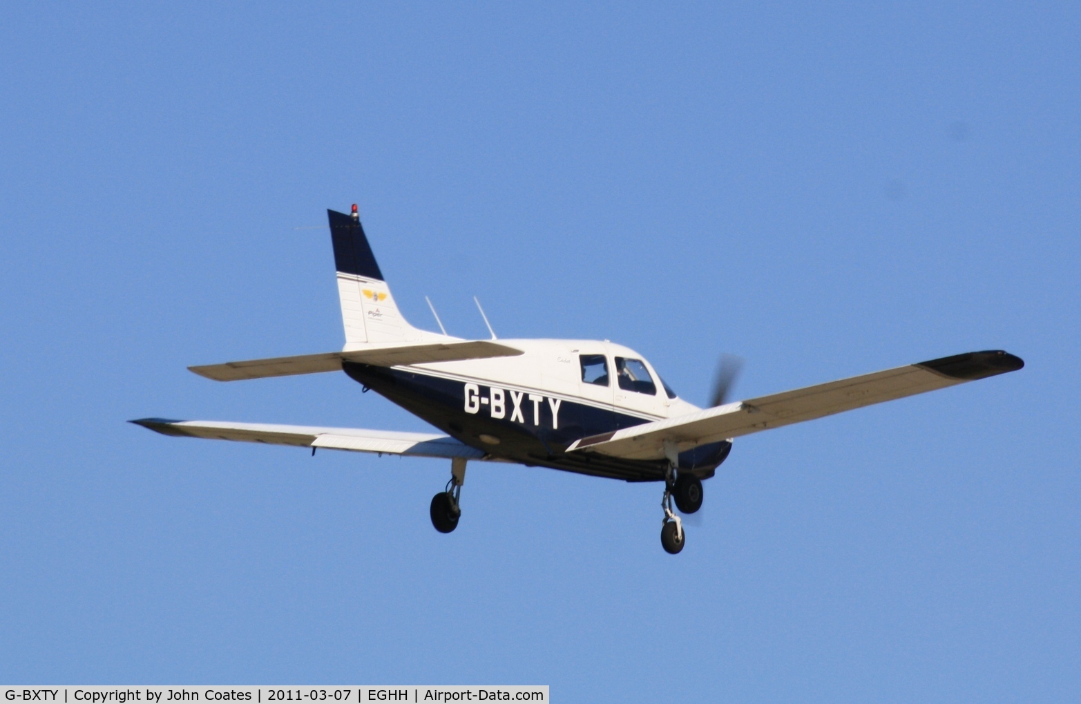 G-BXTY, 1989 Piper PA-28-161 Cadet C/N 2841179, Landing 08