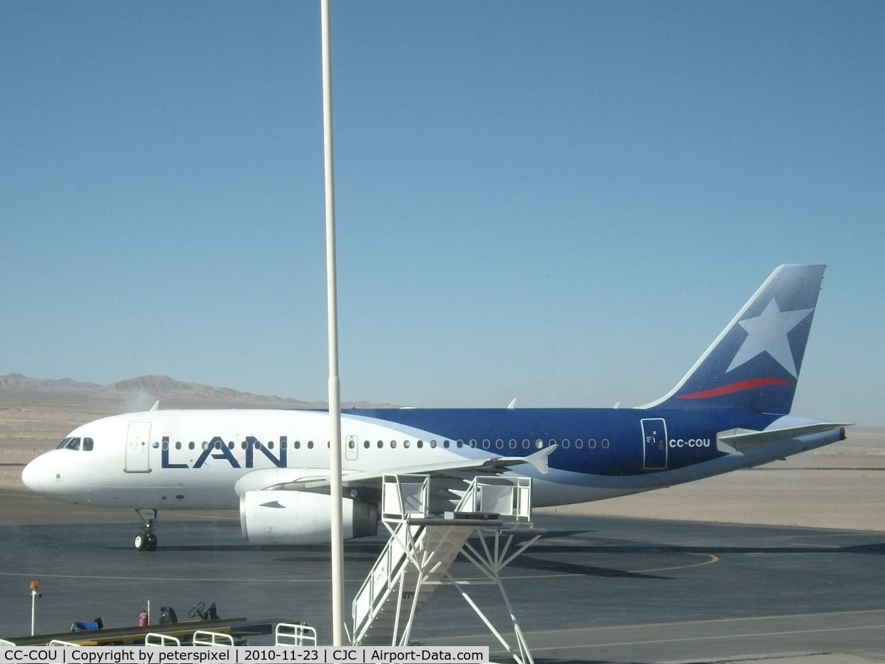 CC-COU, 2003 Airbus A319-132 C/N 2089, El Loa Airport / Chile