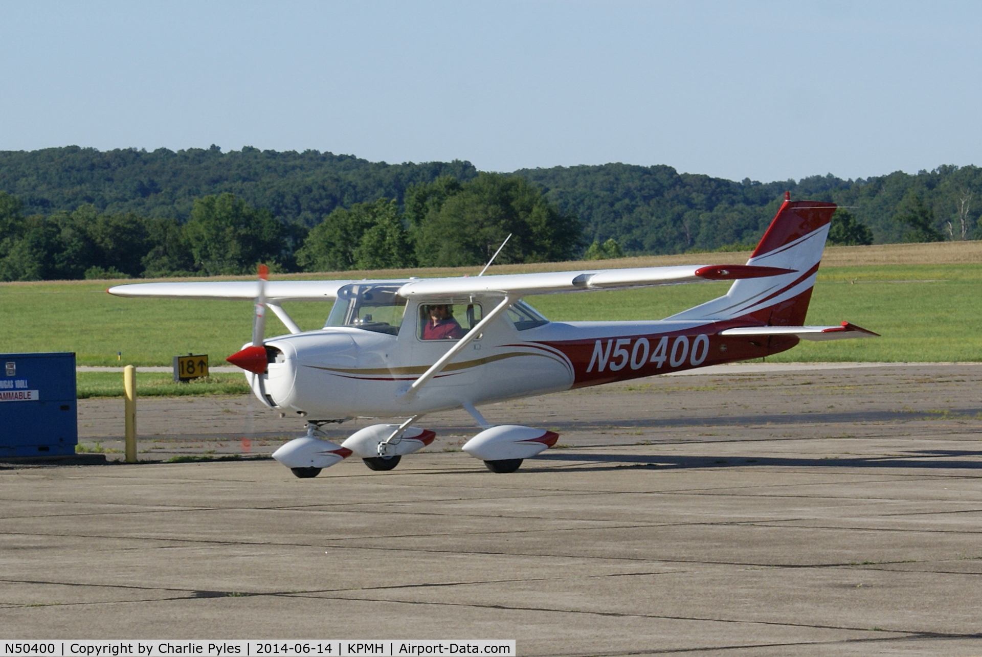 N50400, 1968 Cessna 150H C/N 15069274, Pulling in to get some fuel