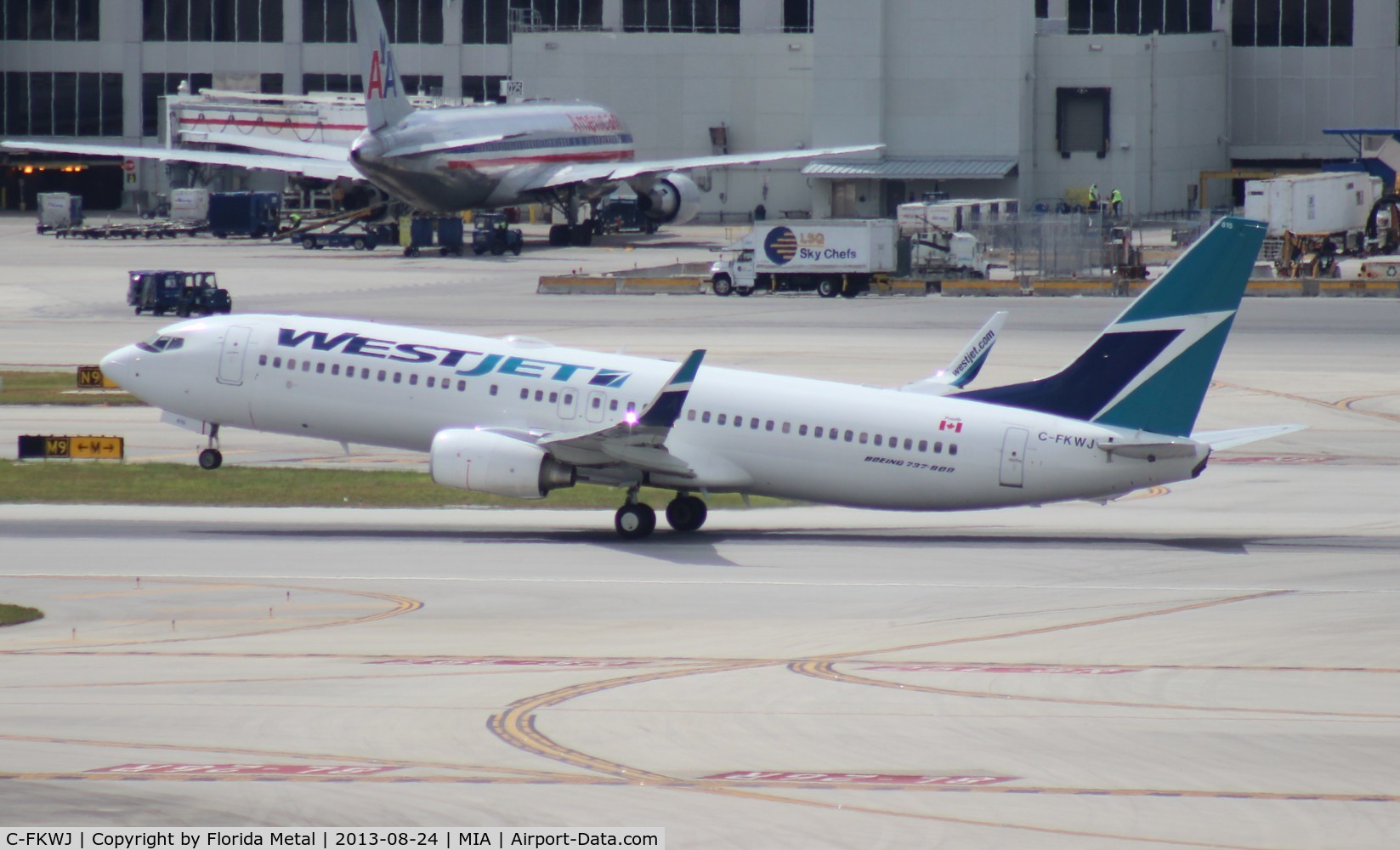 C-FKWJ, 2010 Boeing 737-8CT C/N 36435, West Jet 737-800