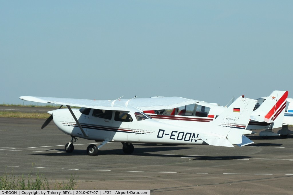 D-EOON, 1997 Cessna 172R Skyhawk C/N 17280173, Parking at Dijon-Darois