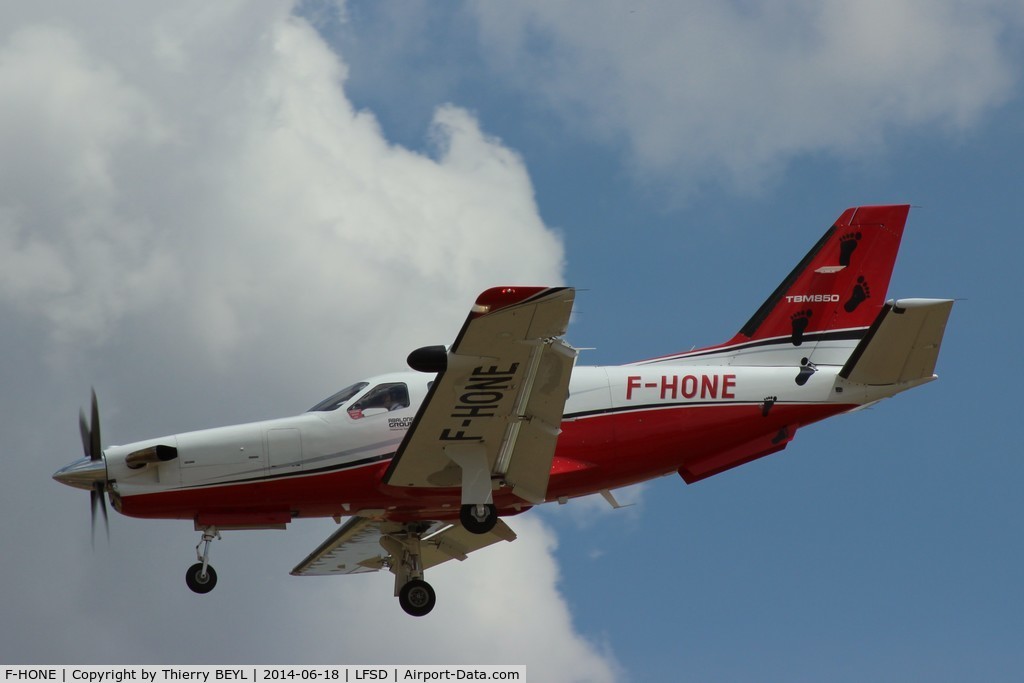 F-HONE, Socata TBM-850 C/N 649, Landing