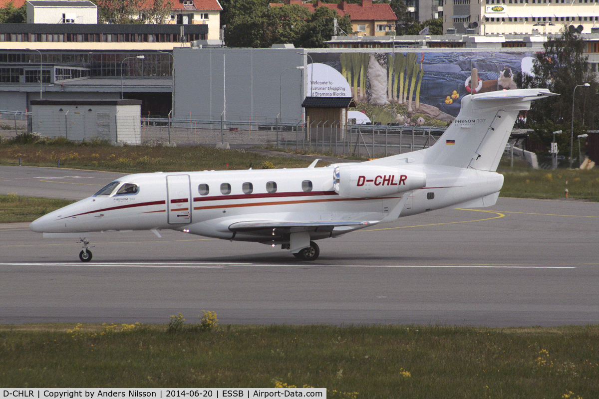 D-CHLR, 2011 Embraer EMB-505 Phenom 300 C/N 50500066, Lining up runway 30.