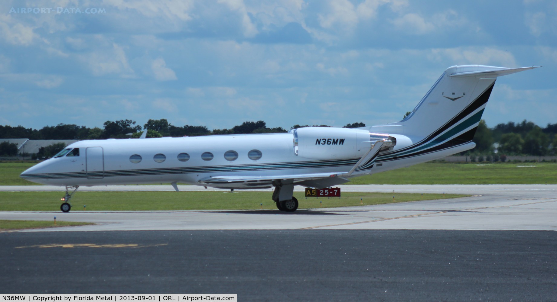 N36MW, 2002 Gulfstream Aerospace G-IV C/N 1480, Gulfstream IV
