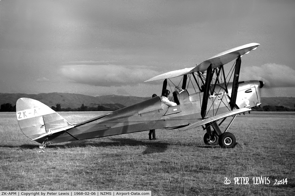 ZK-APM, De Havilland DH-82A Tiger Moth II C/N 3226, I C Dittmer, Featherston