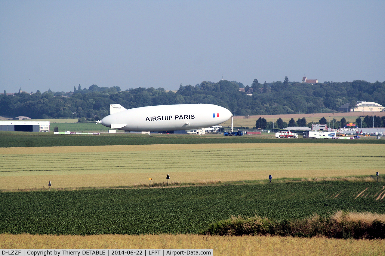 D-LZZF, 1998 Zeppelin NT07 C/N 3, AIRSHIP PARIS  2014  Fly over the North of Paris