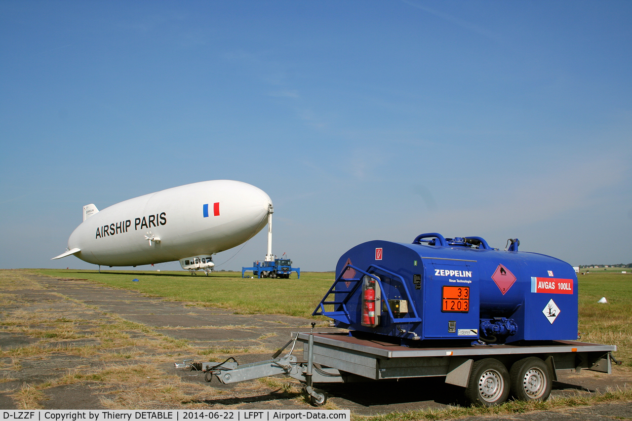 D-LZZF, 1998 Zeppelin NT07 C/N 3, AIRSHIP PARIS 2014 Fly over the North of Paris
The tanker for refueling