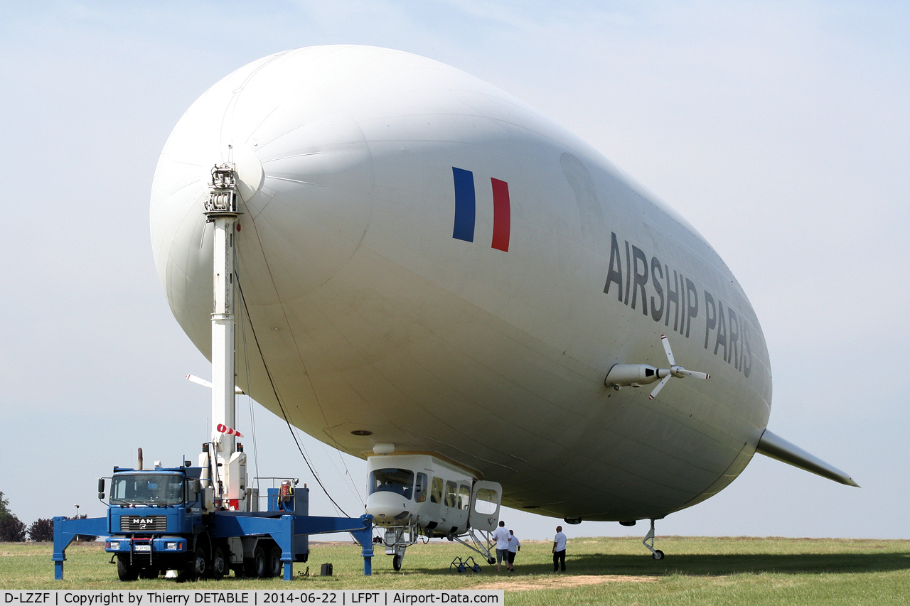 D-LZZF, 1998 Zeppelin NT07 C/N 3, AIRSHIP PARIS 2014 Fly over the North of Paris