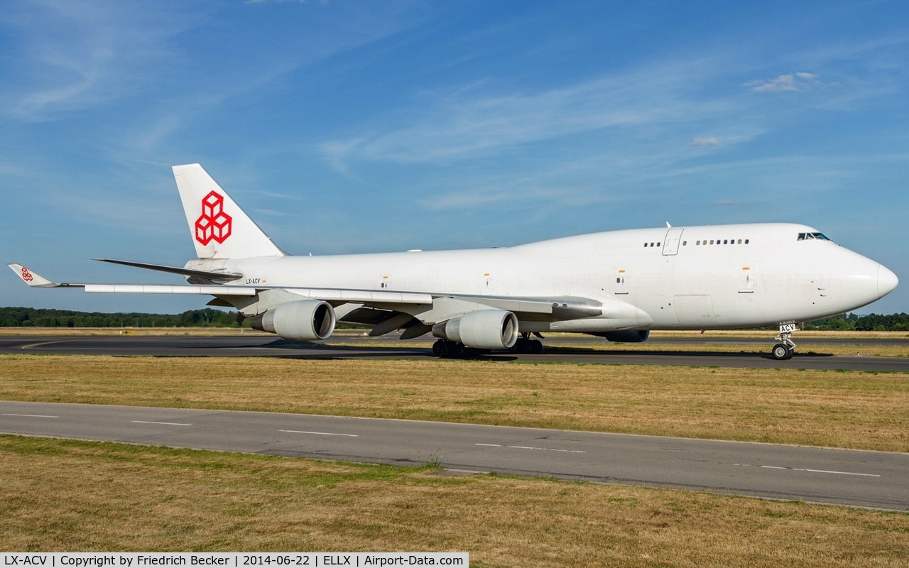 LX-ACV, 1989 Boeing 747-4B5/BCF C/N 24200, taxying to the active
