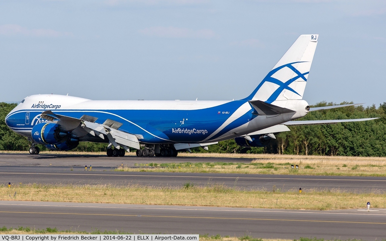 VQ-BRJ, 2013 Boeing 747-8HVF C/N 37670, decelerating after touchdown