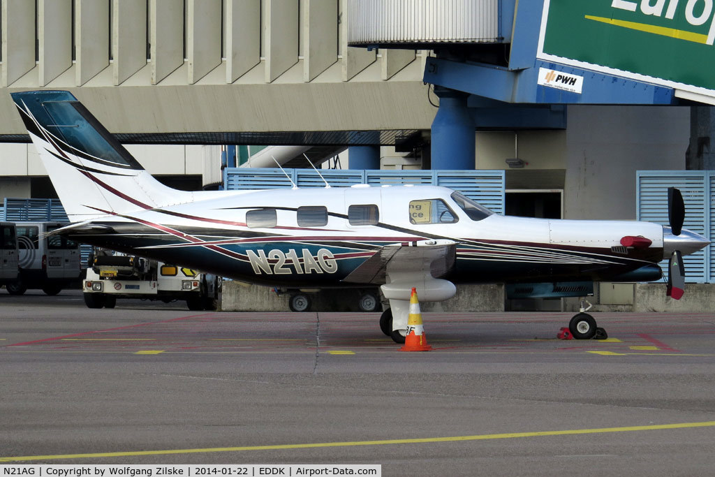 N21AG, 1997 Piper PA-46-350P Malibu Mirage C/N 4636106, visitor
