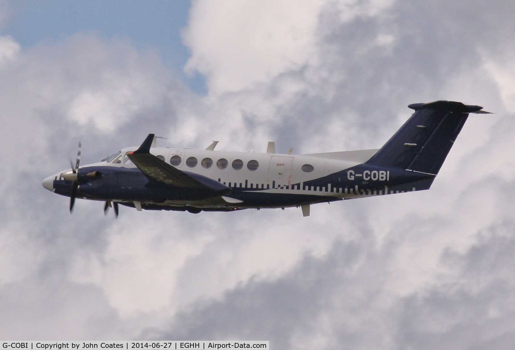 G-COBI, 2004 Hawker Beechcraft 350 King Air (B300) C/N FL-424, Departing Cobham