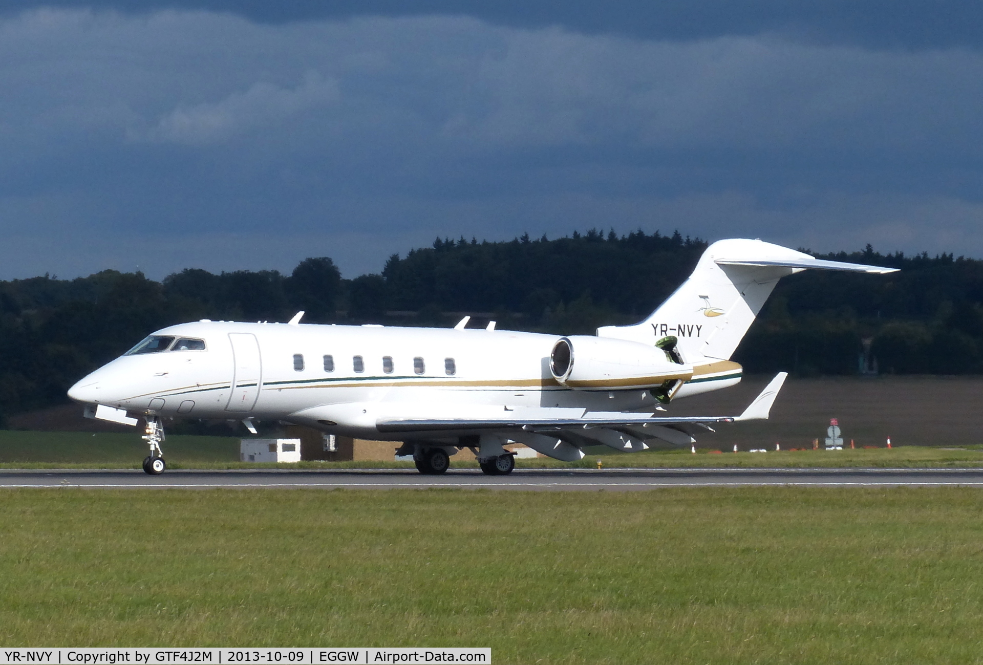 YR-NVY, Bombardier Challenger 300 (BD-100-1A10) C/N 20402, YR-NVY at Luton 9.10.13
