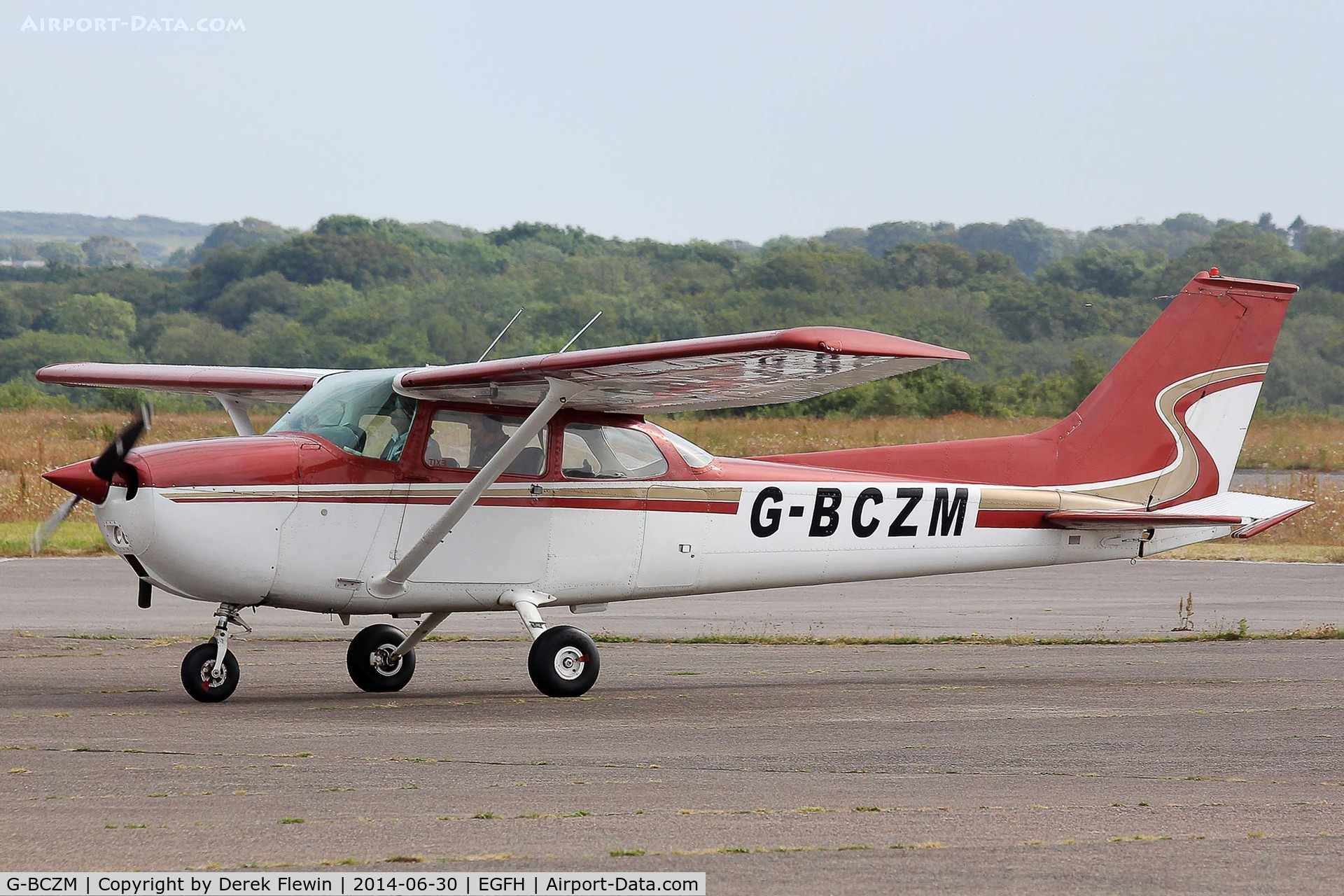 G-BCZM, 1975 Reims F172M Skyhawk Skyhawk C/N 1350, EGLA resident Skyhawk, seen taxxing at EGFH .