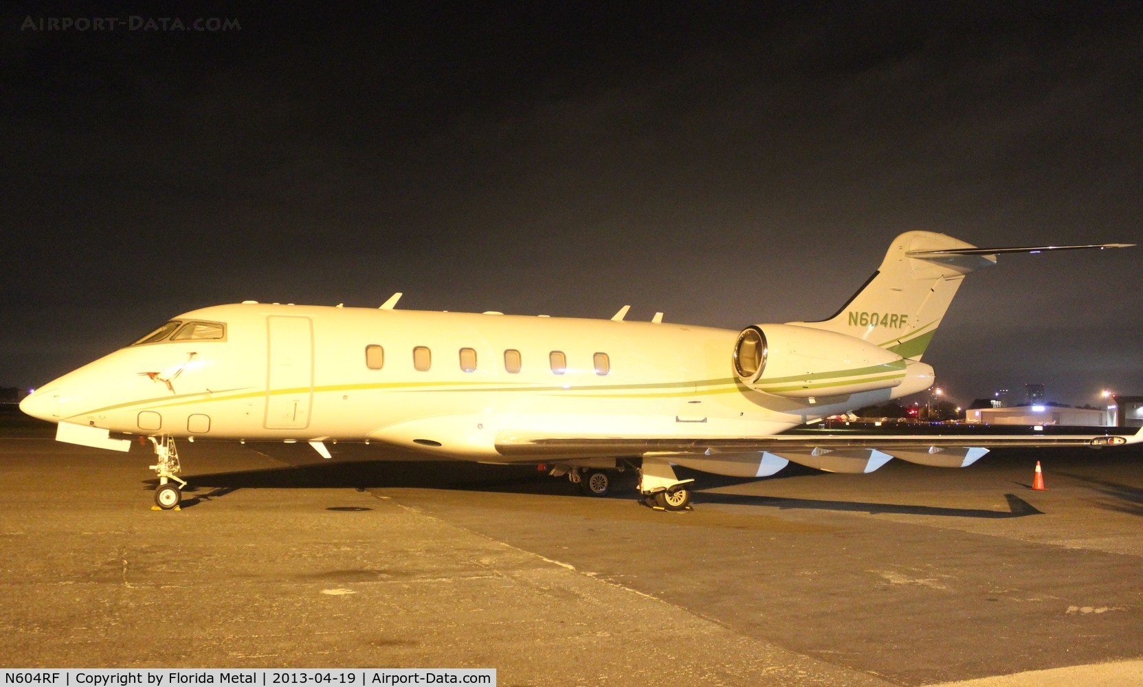 N604RF, 2004 Bombardier Challenger 300 (BD-100-1A10) C/N 20026, Challenger 300