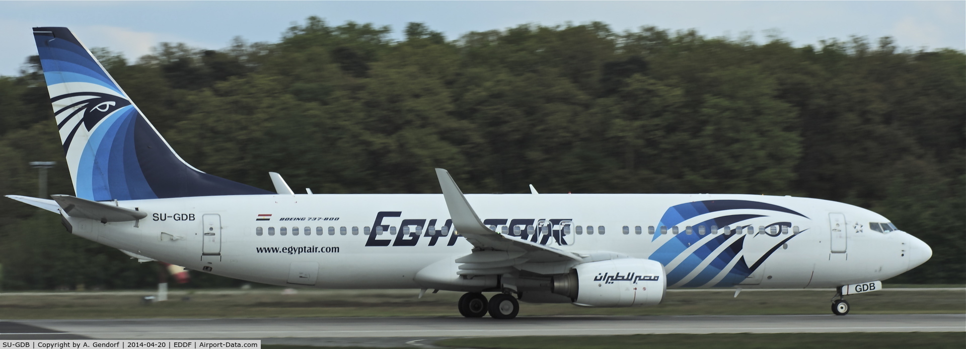SU-GDB, 2009 Boeing 737-866 C/N 35567, Egyptair, is here speeding up on RWY 18 at Frankfurt Rhein/Main Int'l(EDDF)