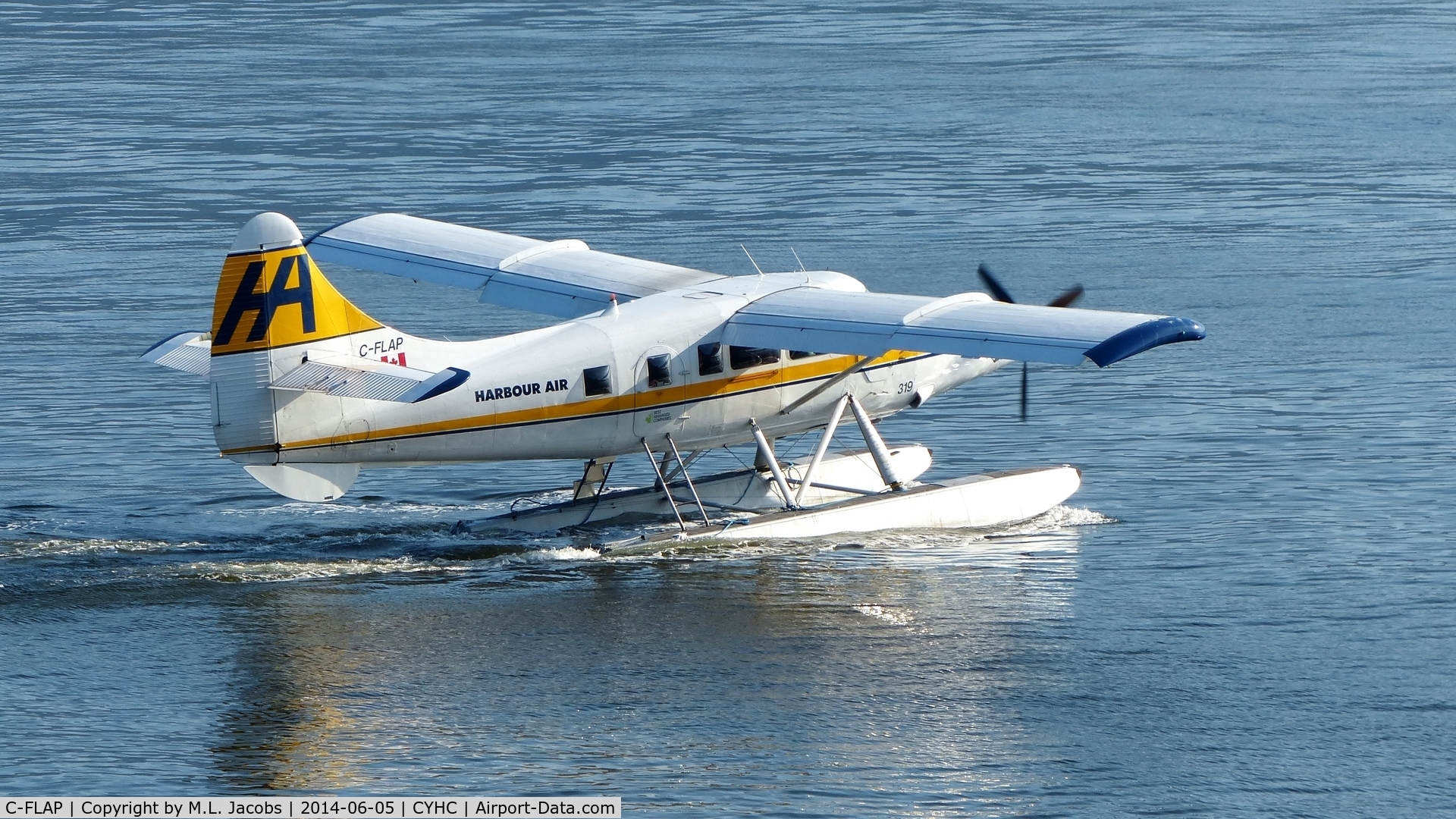 C-FLAP, 1958 De Havilland Canada DHC-3 Otter Otter C/N 289, Harbour Air #319 taxiing for takeoff in Coal Harbour.