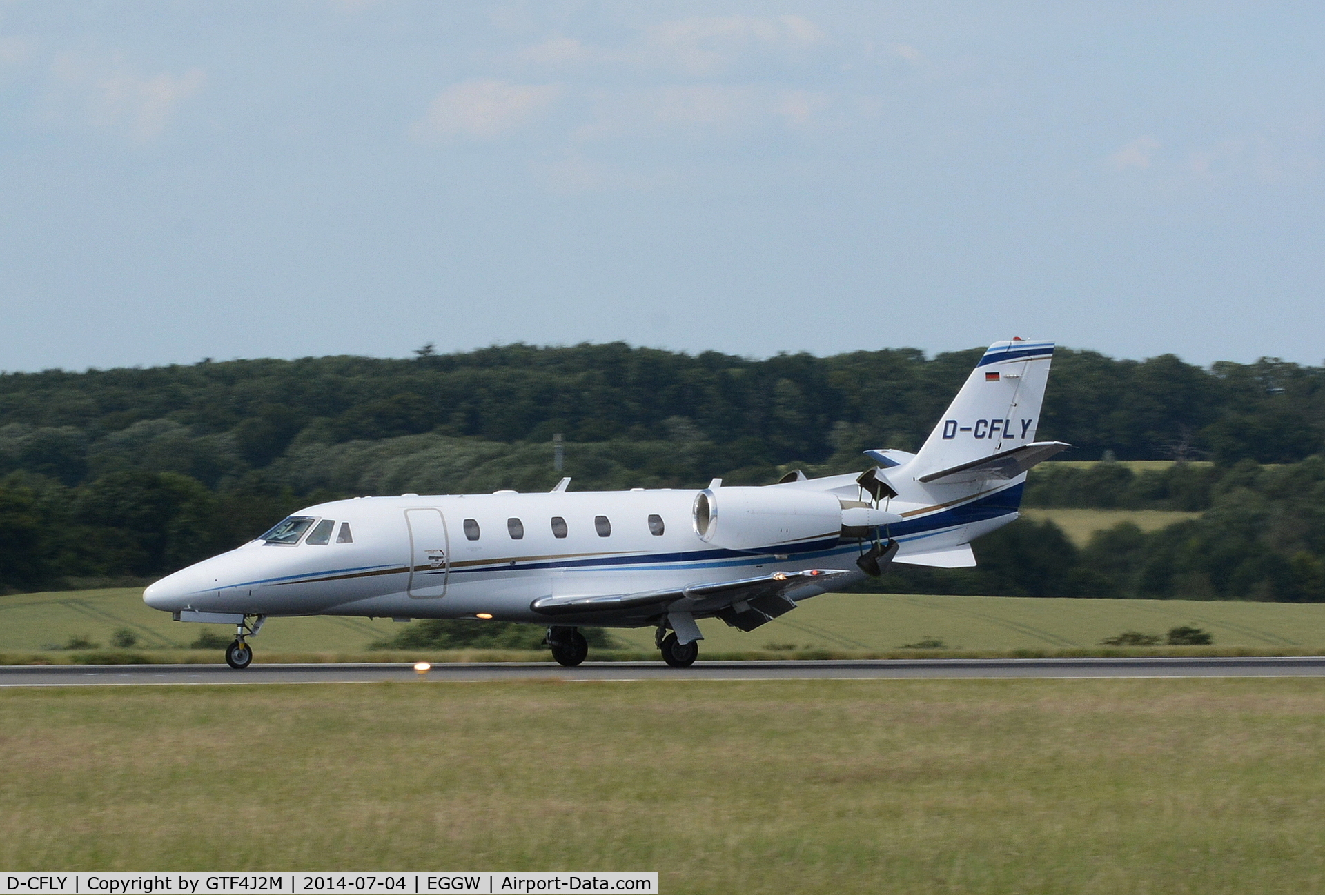 D-CFLY, 2009 Cessna 560 Citation XLS+ C/N 560-6014, D-CFLY(2)  arrived at Luton