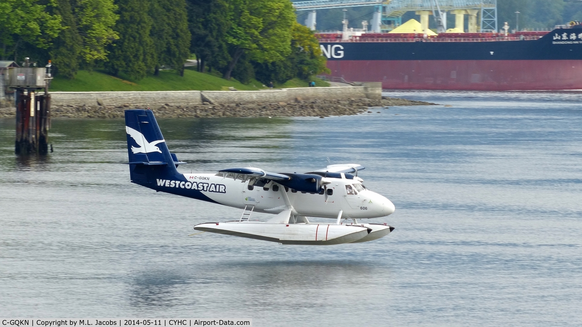 C-GQKN, 1968 De Havilland Canada DHC-6-100 Twin Otter C/N 94, Westcoast Air #606 landing in Coal Harbour after a straight-in approach over Stanley Park.