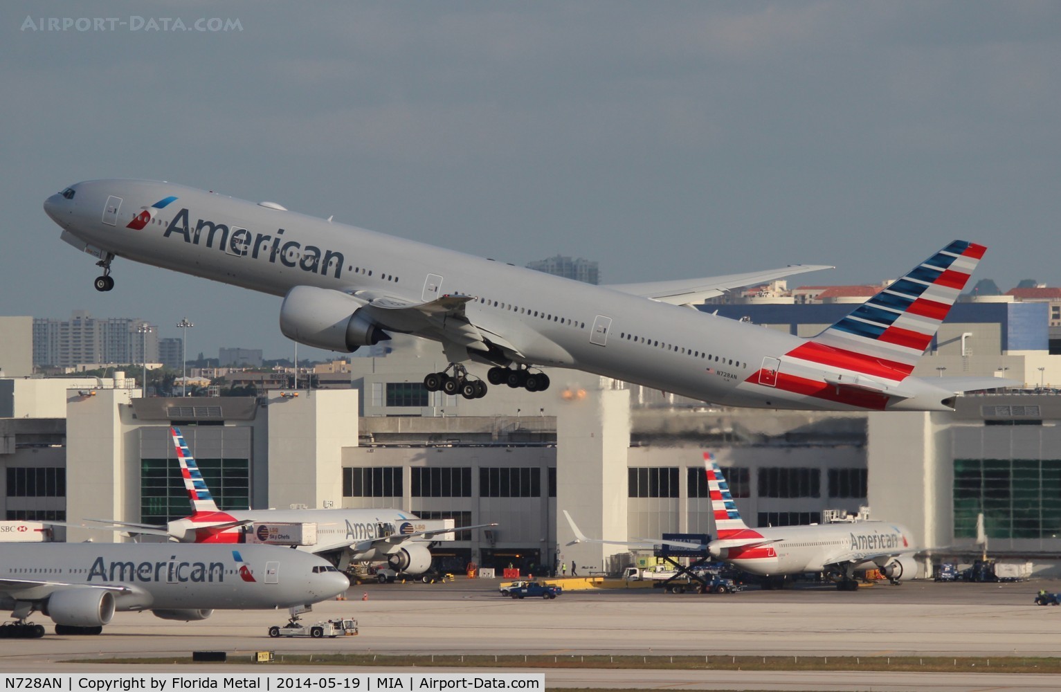 N728AN, 2014 Boeing 777-323/ER C/N 31553, Brand new American 777-300