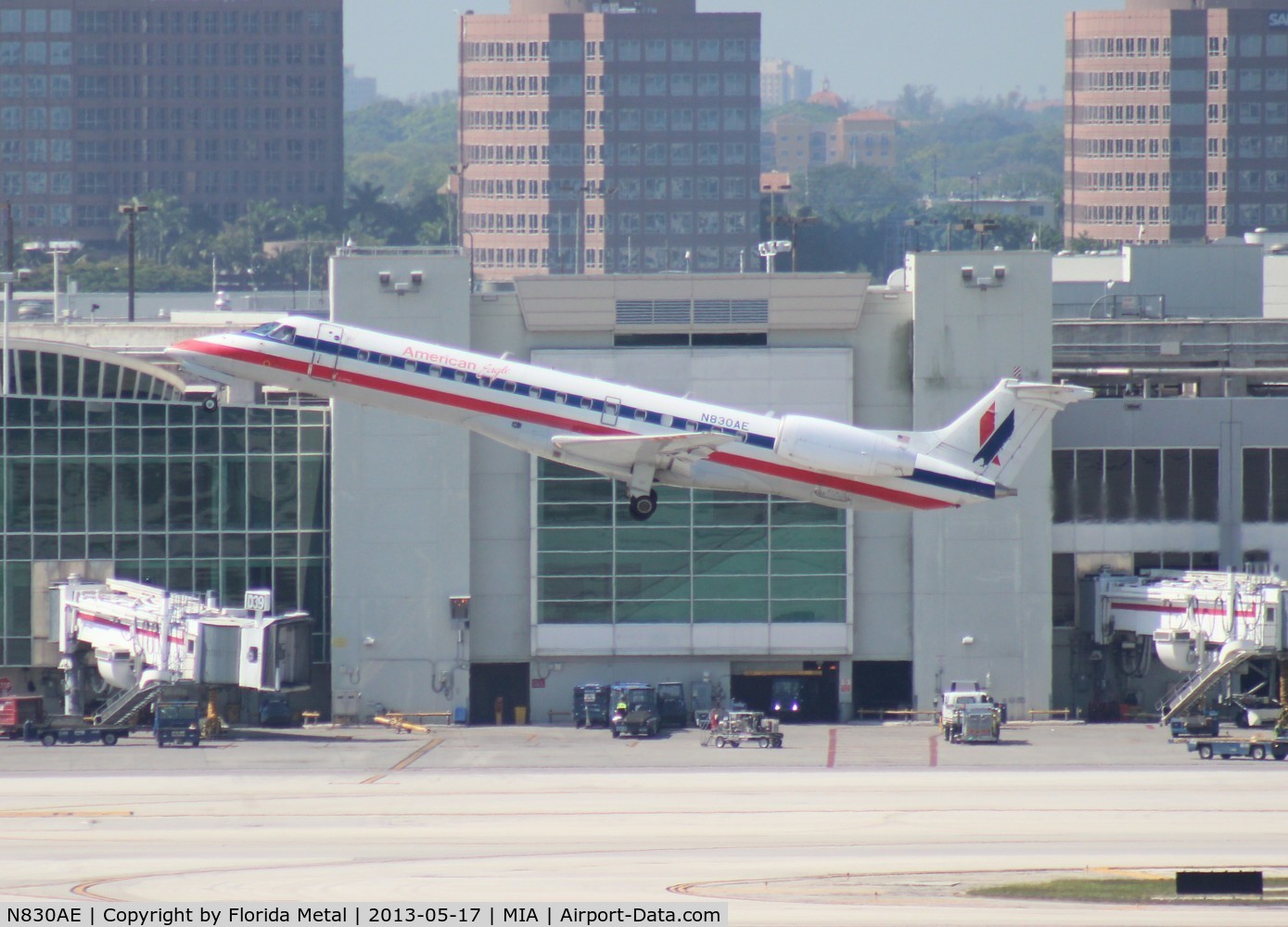 N830AE, 2002 Embraer ERJ-140LR (EMB-135KL) C/N 145615, American Eagle E140