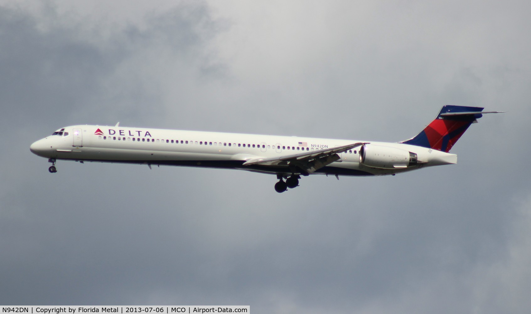 N942DN, 1997 McDonnell Douglas MD-90-30 C/N 53556, Delta MD-90