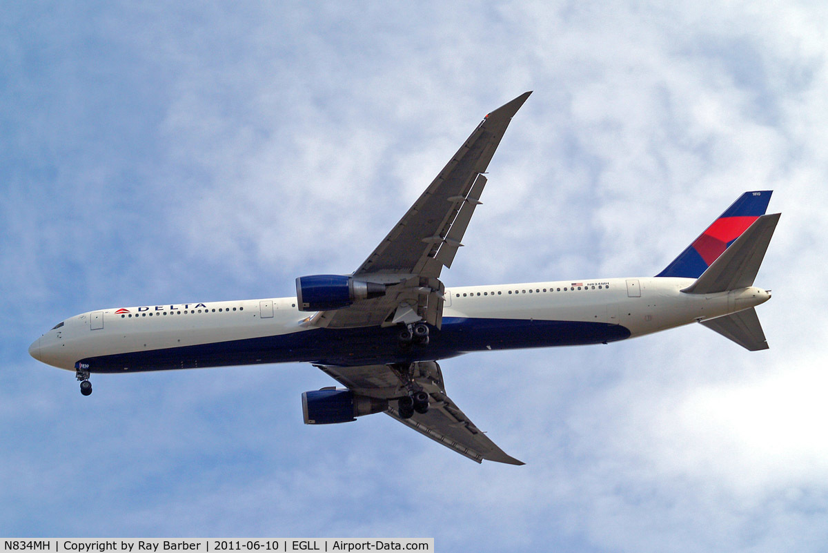 N834MH, 2000 Boeing 767-432/ER C/N 29707, Boeing 767-432ER [29707] (Delta Air Lines) Home~G 10/06/2011. On approach 27R.