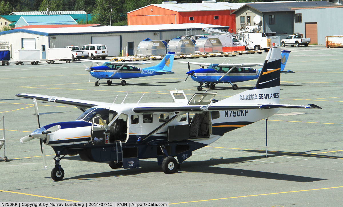 N750KP, 1997 Cessna 208B Grand Caravan C/N 208B-0628, Being loaded at Juneau, Alaska