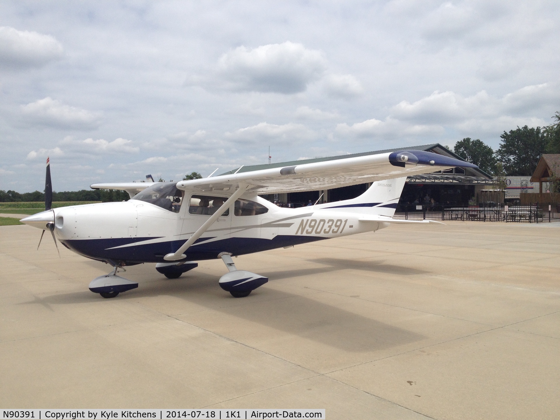N90391, Cessna 182T Skylane C/N 18282259, N90391 @ 1K1